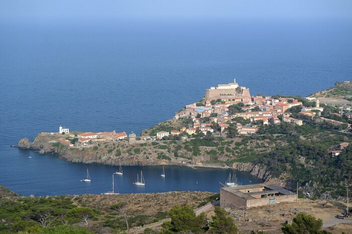 Capraia_Isola_scuola_nautica_a_vela